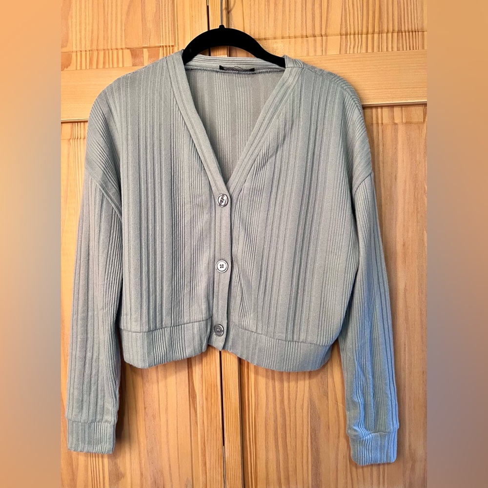 Street Society women’s knit light weight cardigan size small